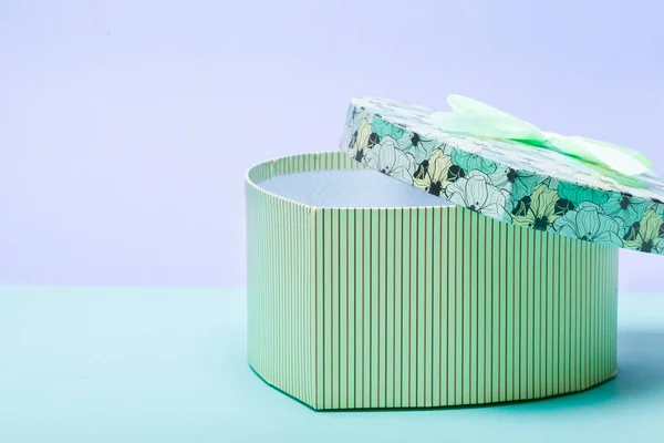 母亲节快乐的绿色礼品盒 — 图库照片