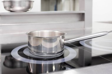 Soba sayaç modern restoran mutfak