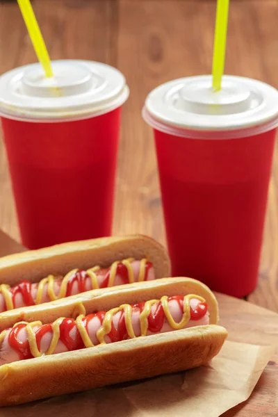 Čerstvý Hot Dogy Dřevěné Pozadí — Stock fotografie