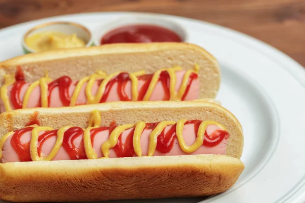 Friss Hot Dogot Fából Készült Háttér — Stock Fotó