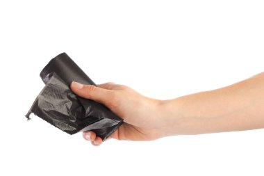 Beyaz arka plan üzerinde izole çöp torbası tutan kadın el