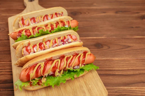 Čerstvý Hot Dogy Dřevěné Pozadí — Stock fotografie