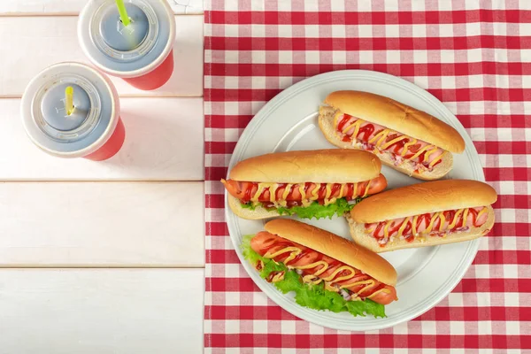 Čerstvý Hot Dogy Dřevěné Pozadí — Stock fotografie
