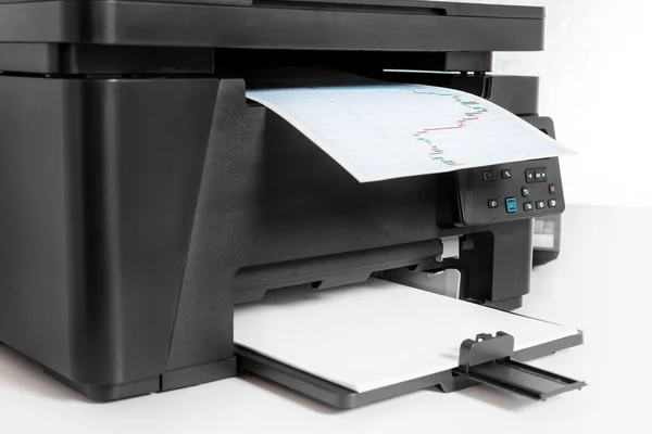 关闭桌面上的现代打印机 — 图库照片