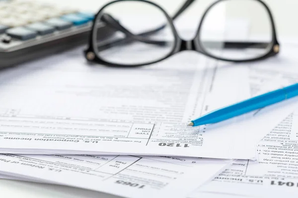 Zbliżenie Formularze Podatkowe Akcesoria Biznesowe — Zdjęcie stockowe