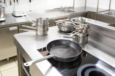 Soba sayaç modern restoran mutfak