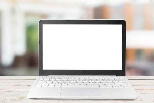 Nahaufnahme Des Laptops Mit Leerem Bildschirm Auf Dem Tisch — Stockfoto