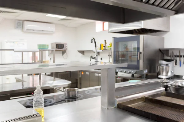 Moderne Küchenausstattung Einem Restaurant — Stockfoto