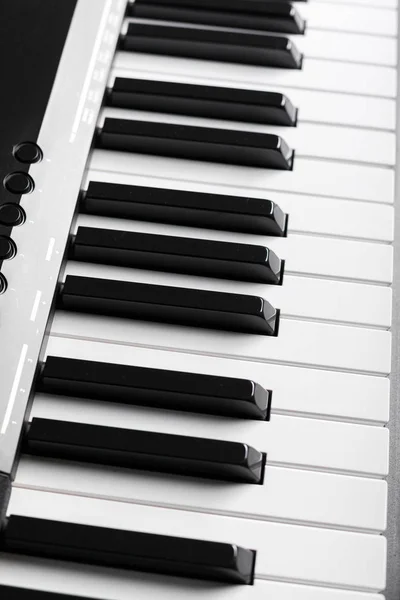 关闭钢琴键盘 — 图库照片
