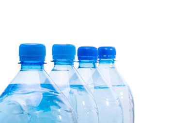 Plastik su şişesi.