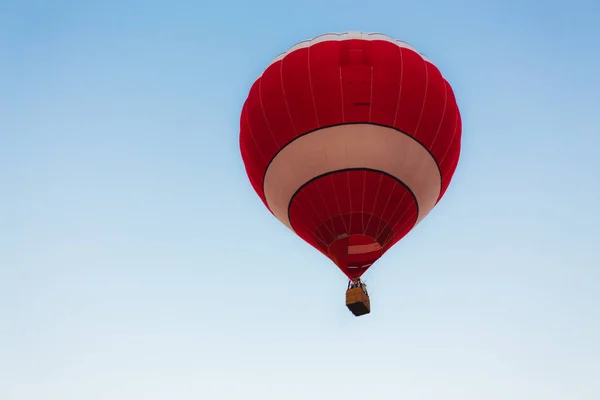 Sıcak Hava Balonu Gündüz Gökyüzünde — Stok fotoğraf