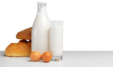 Masada ekmek ve süt var.