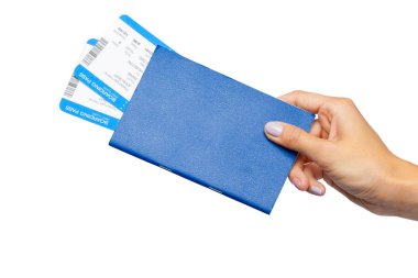 Beyaz arka plan üzerinde izole pasaport tutan el
