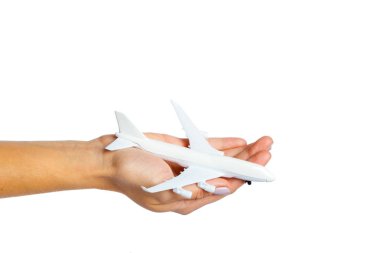 uçak oyuncak model beyaz arka plan üzerinde izole tutan el