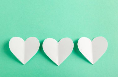 Masada güzel kağıt kalpler