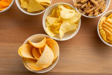 Simit kase yukarıdan ahşap tablo