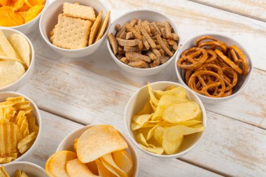 Simit kase yukarıdan ahşap tablo