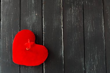 Kırmızı dekoratif kalp yakın çekim