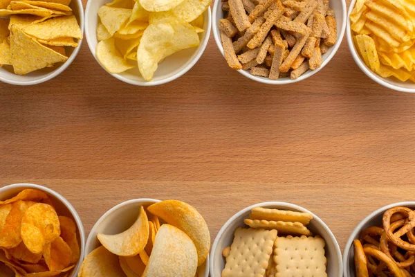 Zoutjes Kommen Houten Tafel Van Bovenaf — Stockfoto