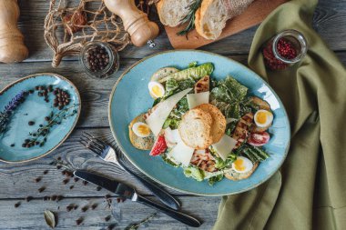 taze tavuklu Sezar salata