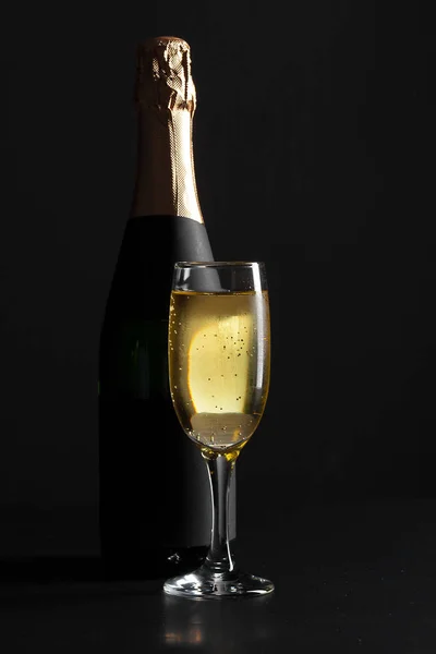 Champagne Bicchiere Vino Bottiglia Sfondo Nero — Foto Stock