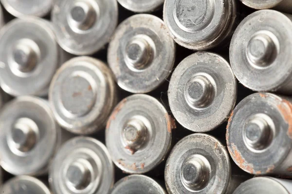 Kullanılmış pilleri arka planını yakın çekim 