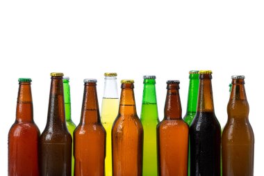 bira şişeleri izole kümesi