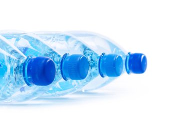 Plastik su şişesi.