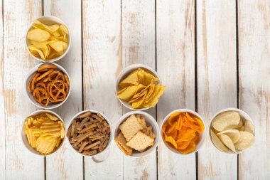 Simit kase yukarıdan ahşap tablo