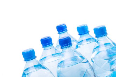 Plastik su şişesi.