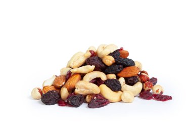 Beyaz arka plan üzerinde izole karışık kuruyemiş