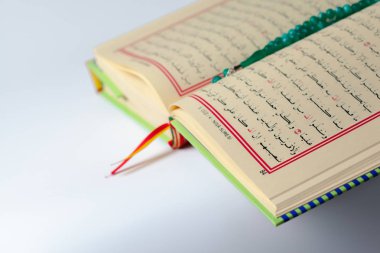 Kuran - Müslümanların kutsal kitabı