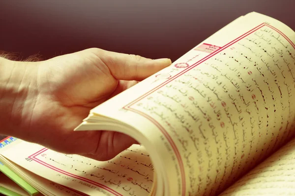 Kuran - Müslümanların kutsal kitabı
