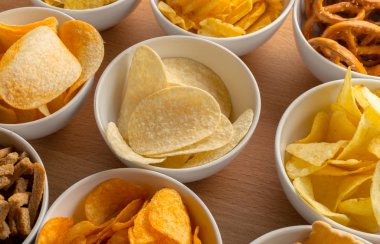 Simit kase yukarıdan ahşap tablo