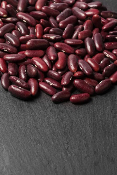 Frijoles Rojos Sobre Mesa Madera Negra — Foto de Stock