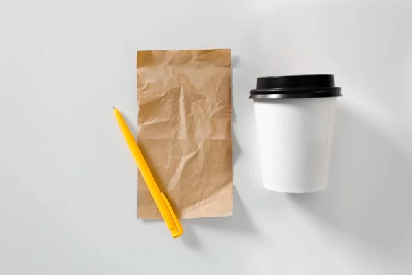 Une Tasse Café Sur Blanc Élément Marque — Photo