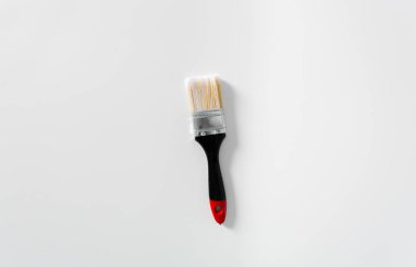 Boya fırçası beyaz arkaplanda izole edildi