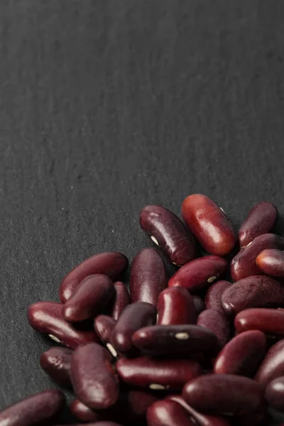 Frijoles Rojos Sobre Mesa Madera Negra — Foto de Stock