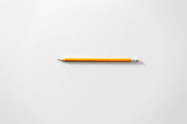 Kalem saf beyaz arkaplanda izole edildi 