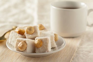 ahşap arka plan üzerinde geleneksel Doğu tatlılar 