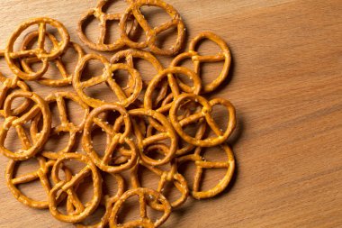 Tuzlu atıştırmalıklar. Çerez, cips, kraker