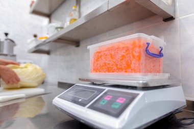 Profesyonel Mutfak teraziler ile yakın çekim 