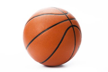 Beyaz zemin üzerinde basketbol topu.