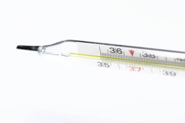 Merkür termometre, beyaz arka plan üzerinde izole