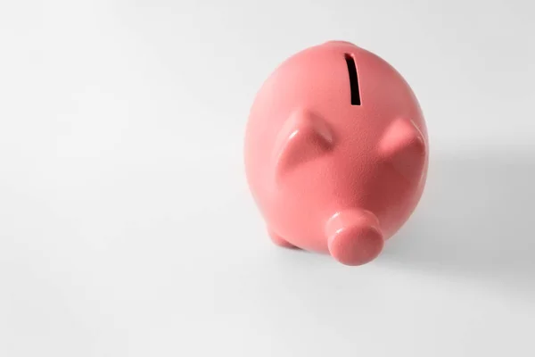 Close Van Piggy Bank Witte Achtergrond — Stockfoto