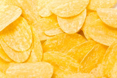 arka plan olarak sarı patates cipsi
