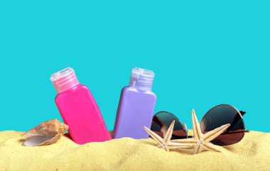 Güneşten korunma kumsalda ayarla