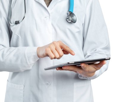 dijital tablet kullanan doktor