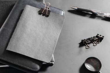 modern siyah ofis masaüstü sahne