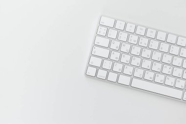 Ofis masaları ile klavye
